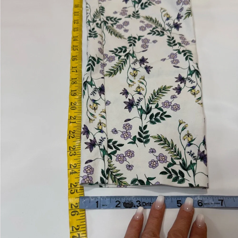 Liz Claiborne White with purple Floral Print cropped Pants in size 12 - Picture 11 of 14